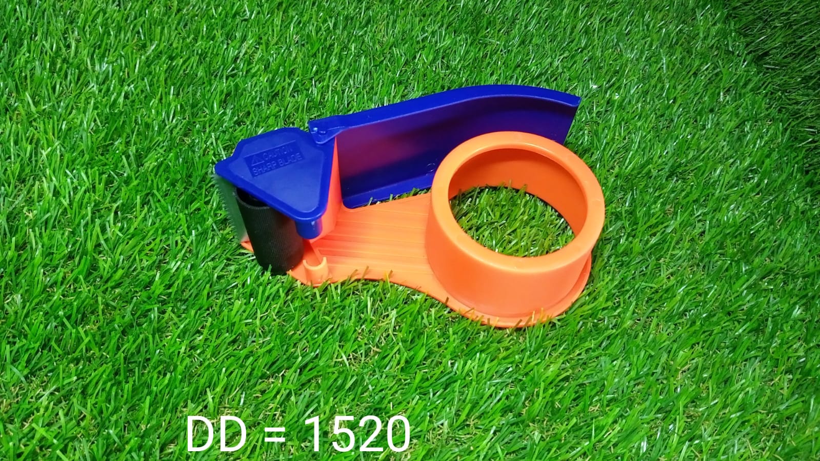 Durable roller tape dispenser for packaging tasks Durable roller tape dispenser for packaging tasks